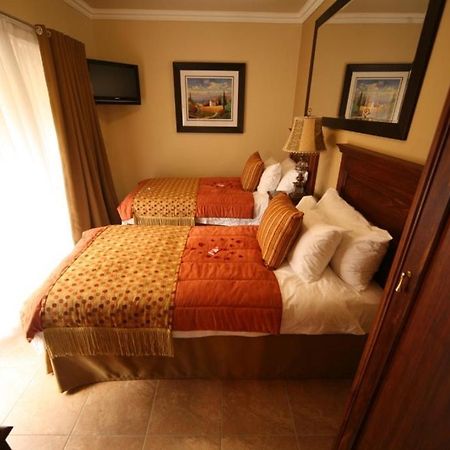 Le Cozmo Guesthouse Йоганнесбурґ Екстер'єр фото