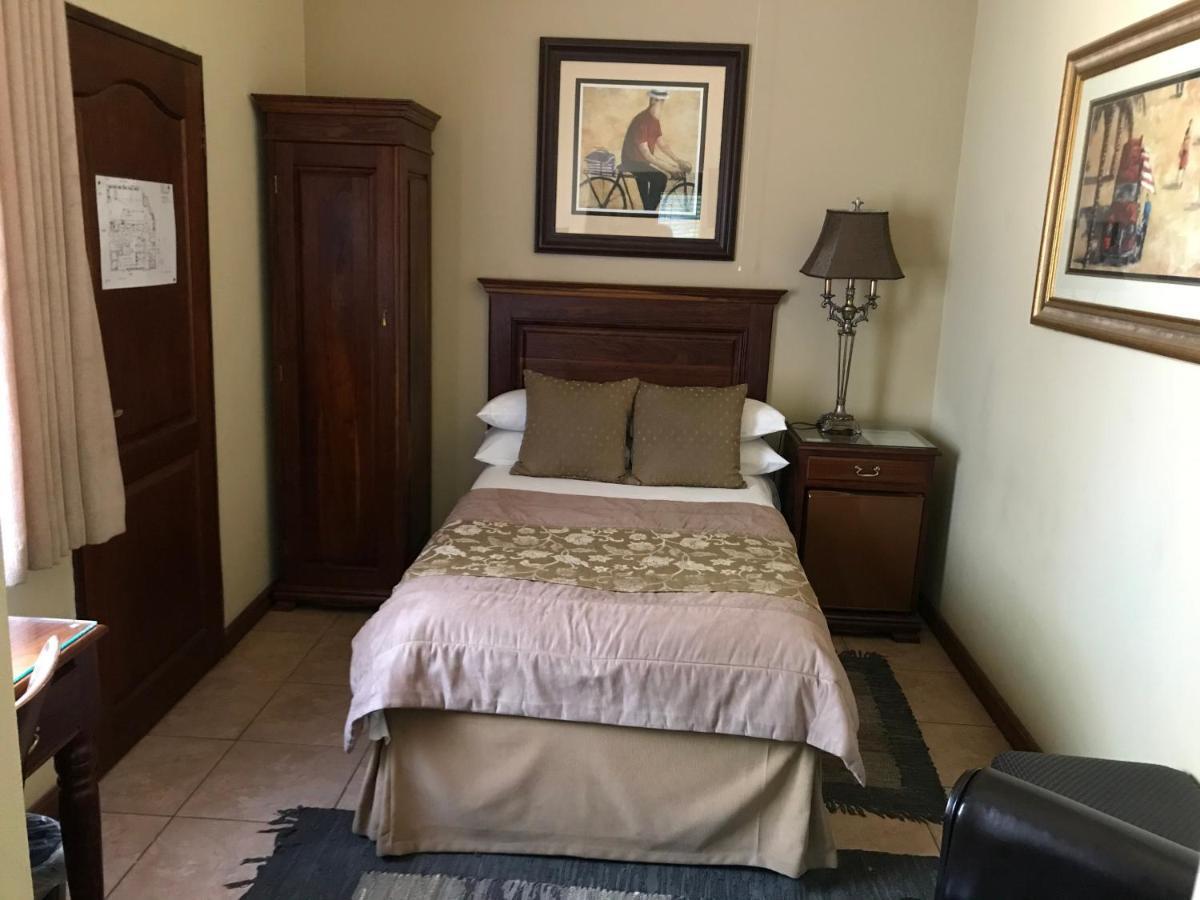 Le Cozmo Guesthouse Йоганнесбурґ Екстер'єр фото