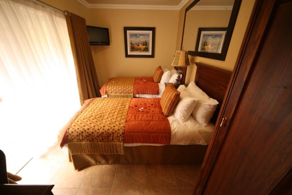 Le Cozmo Guesthouse Йоганнесбурґ Екстер'єр фото