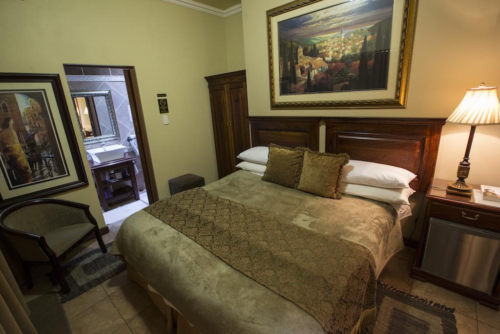 Le Cozmo Guesthouse Йоганнесбурґ Екстер'єр фото