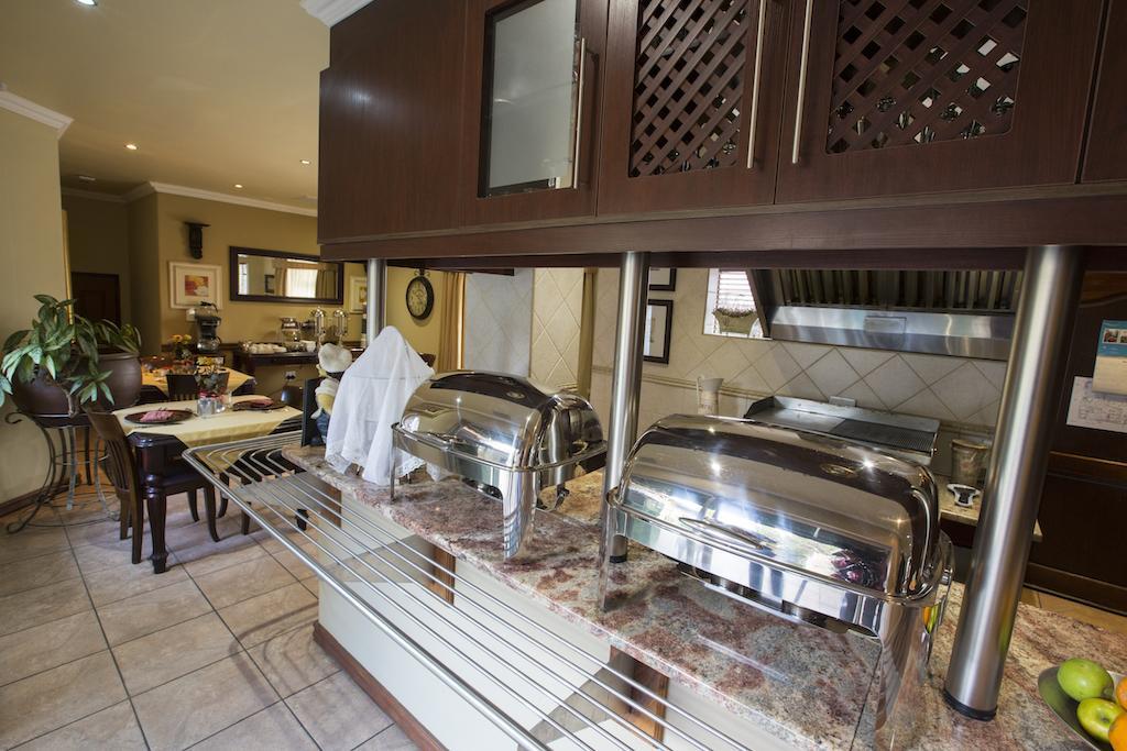 Le Cozmo Guesthouse Йоганнесбурґ Екстер'єр фото