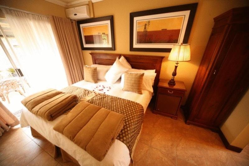 Le Cozmo Guesthouse Йоганнесбурґ Екстер'єр фото
