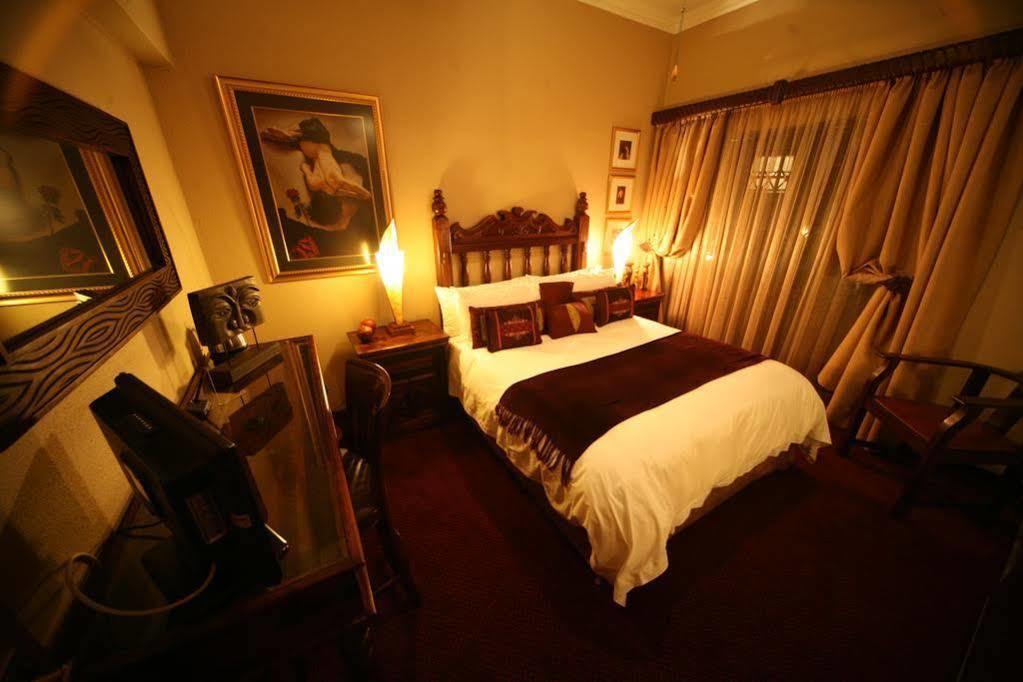 Le Cozmo Guesthouse Йоганнесбурґ Екстер'єр фото